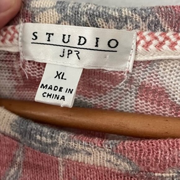 Studio JPR Floral Detail Blouse SZ XL Flounce Sleeve Semi sheer - Picture 2 of 5